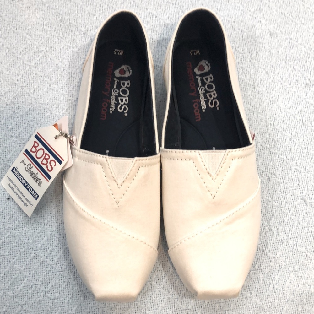 Bobs by Skechers - 7.5W white NWT